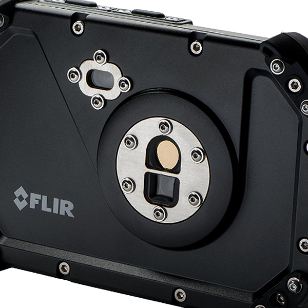 FLIR-CX5 ตัวเลนส์ทนทานต่อแรงกระแทก พร้อมไฟ LED เพิ่มความส่องสว่าง