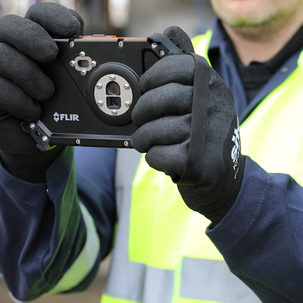 FLIR-CX5 ขนาดตัวเครื่องกะทัดรัด จับใช้งานได้กระชับมือ