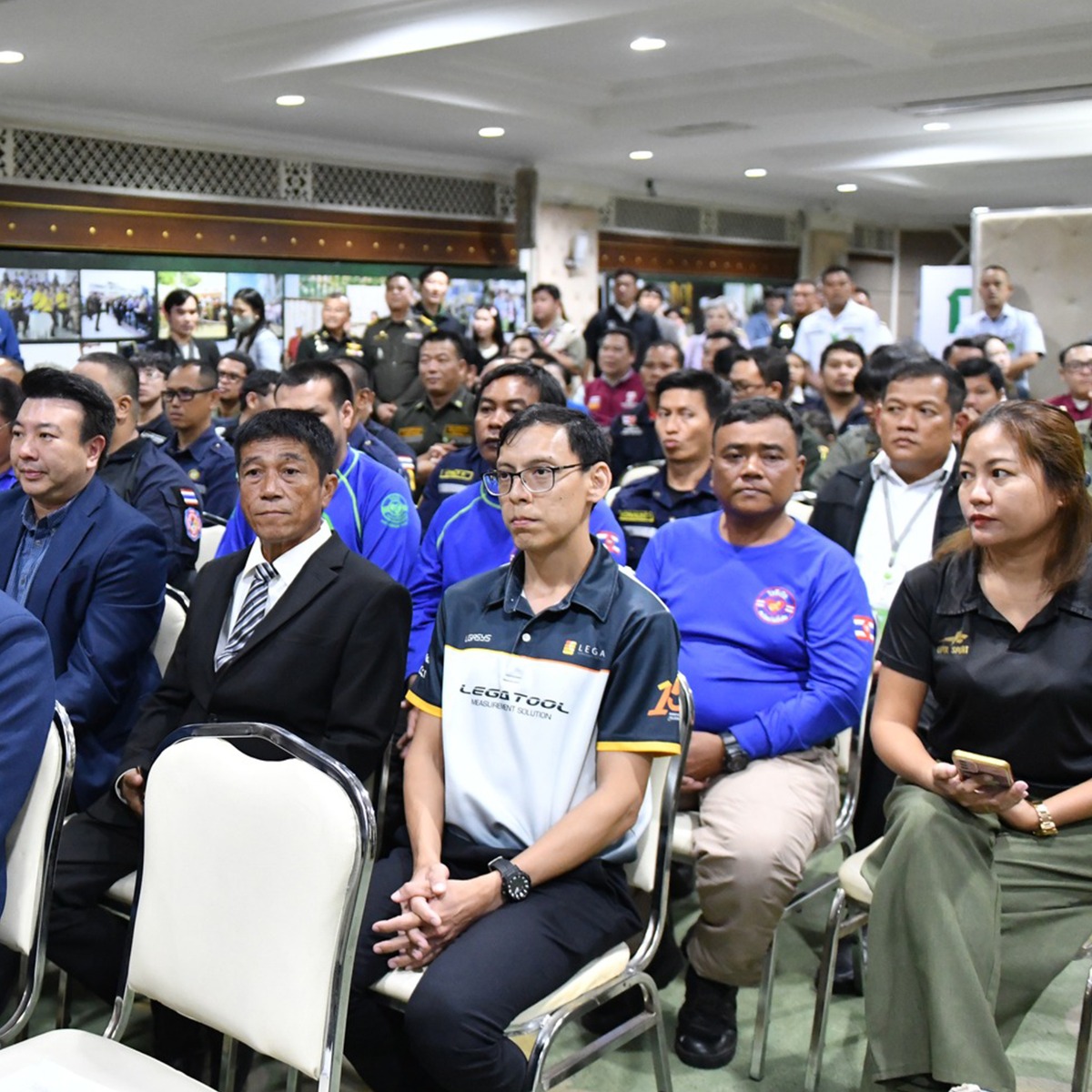 เข้ารับมอบใบประกาศเกียรติคุณ และเครื่องหมายเชิดชูเกียรติ “นคราภิรักษ์”