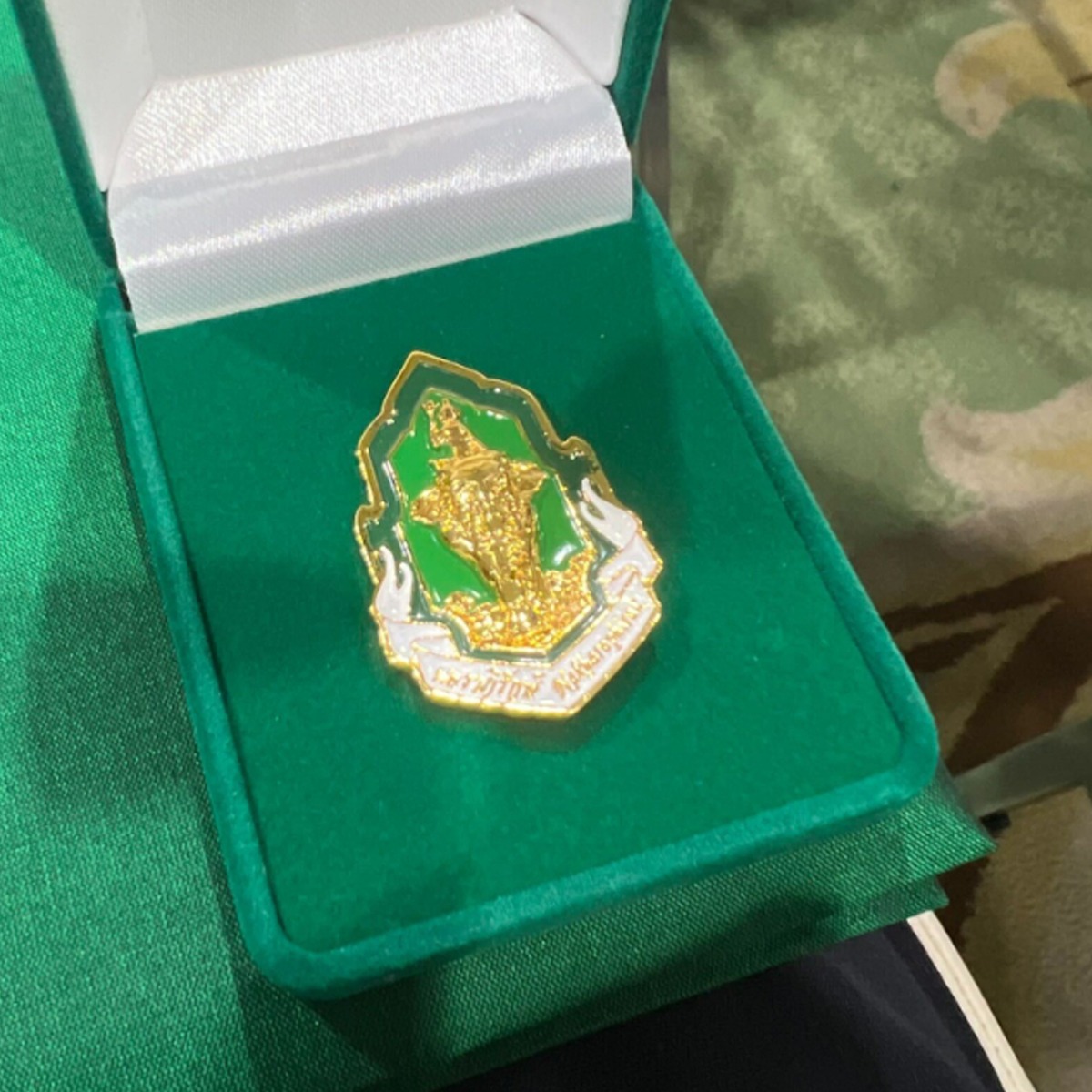 เข้ารับมอบใบประกาศเกียรติคุณ และเครื่องหมายเชิดชูเกียรติ “นคราภิรักษ์”