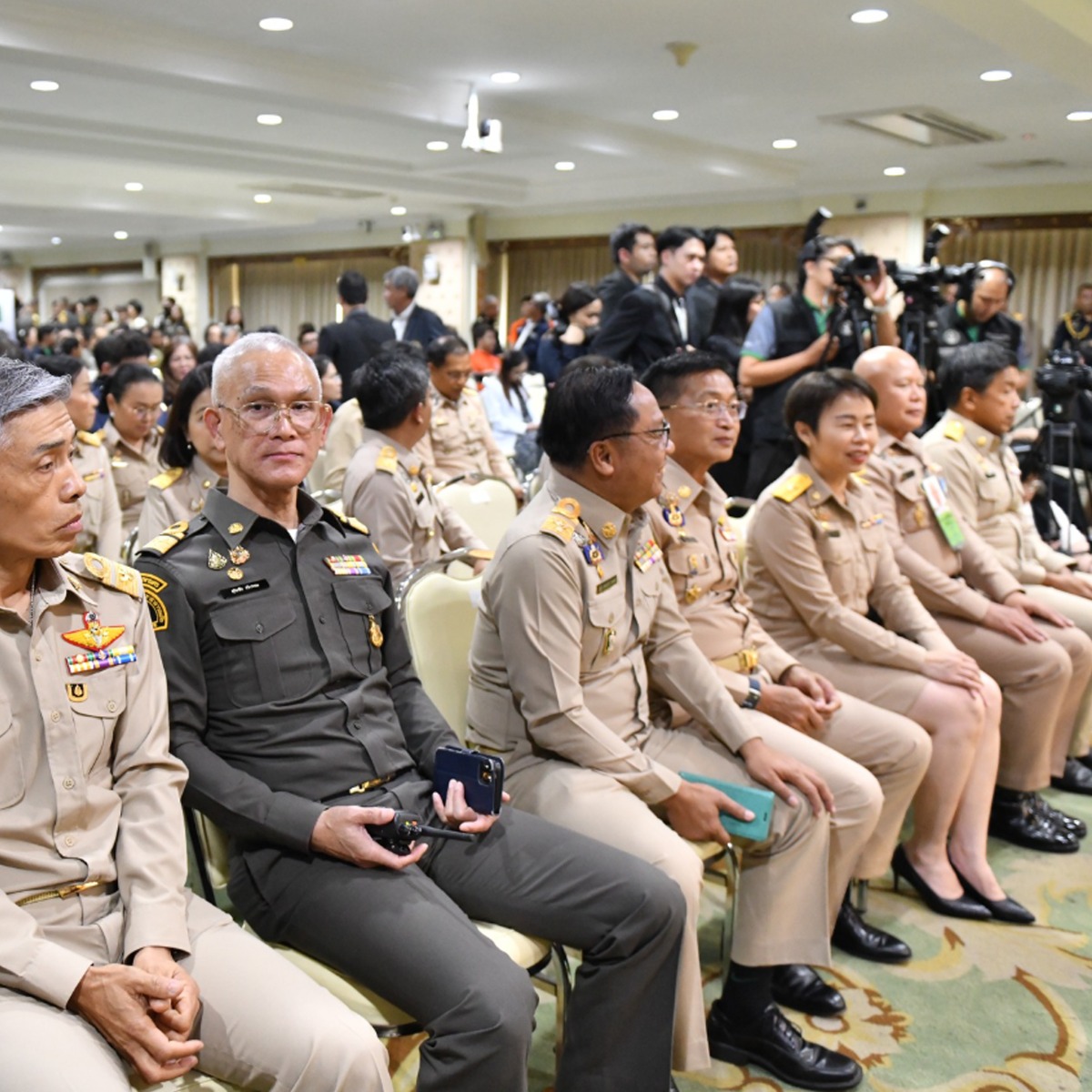 เลกะ คอร์ปอเรชั่น จำกัด ได้รับเกียรติจาก กรุงเทพมหานคร เข้ารับมอบใบประกาศเกียรติคุณ และเครื่องหมายเชิดชูเกียรติ “นคราภิรักษ์” จาก นายชัชชาติ สิทธิพันธุ์ ผู้ว่าราชการกรุงเทพมหานคร”
