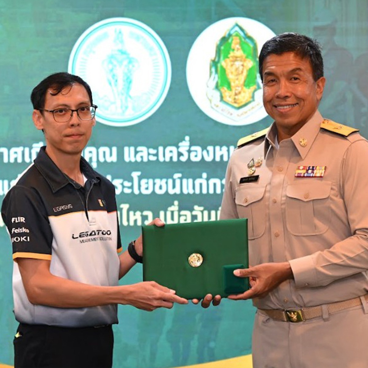 เข้ารับมอบใบประกาศเกียรติคุณ และเครื่องหมายเชิดชูเกียรติ “นคราภิรักษ์”