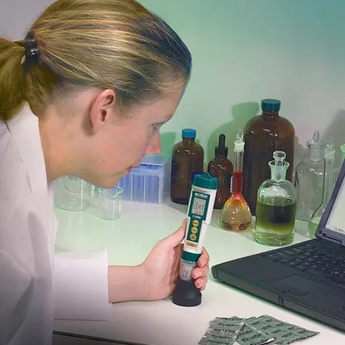 Extech EX-PH100 เครื่องวัดค่า pH กันน้ำ พร้อมหัววัด Flat Surface | Waterproof ExStik® pH Meter
 Extech EX-PH100 เครื่องวัดค่า pH กันน้ำ พร้อมหัววัด Flat Surface | Waterproof ExStik® pH Meter