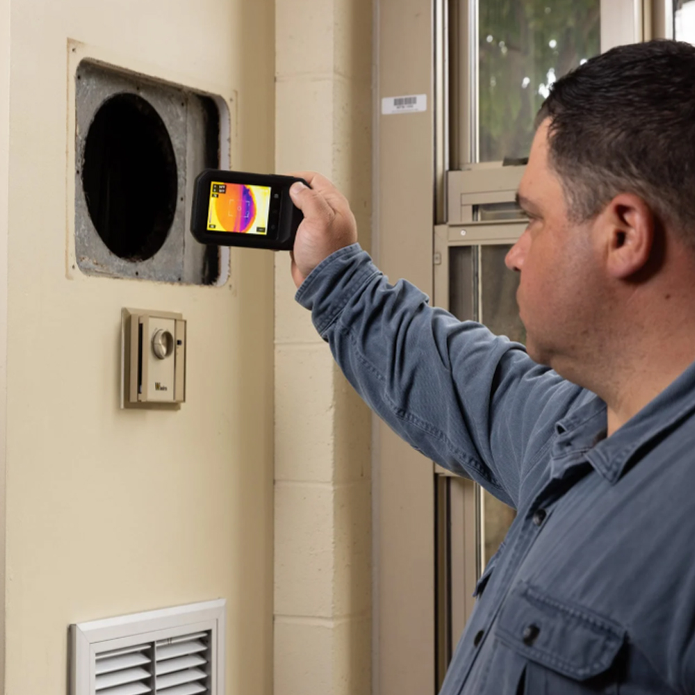 FLIR C8 กล้องถ่ายภาพความร้อนแบบพกพา ความละเอียด 320×240 px เชื่อมต่อ Wi-Fi | Max 450°C FLIR C8 กล้องถ่ายภาพความร้อนแบบพกพา ความละเอียด 320×240 px เชื่อมต่อ Wi-Fi | Max 450°C