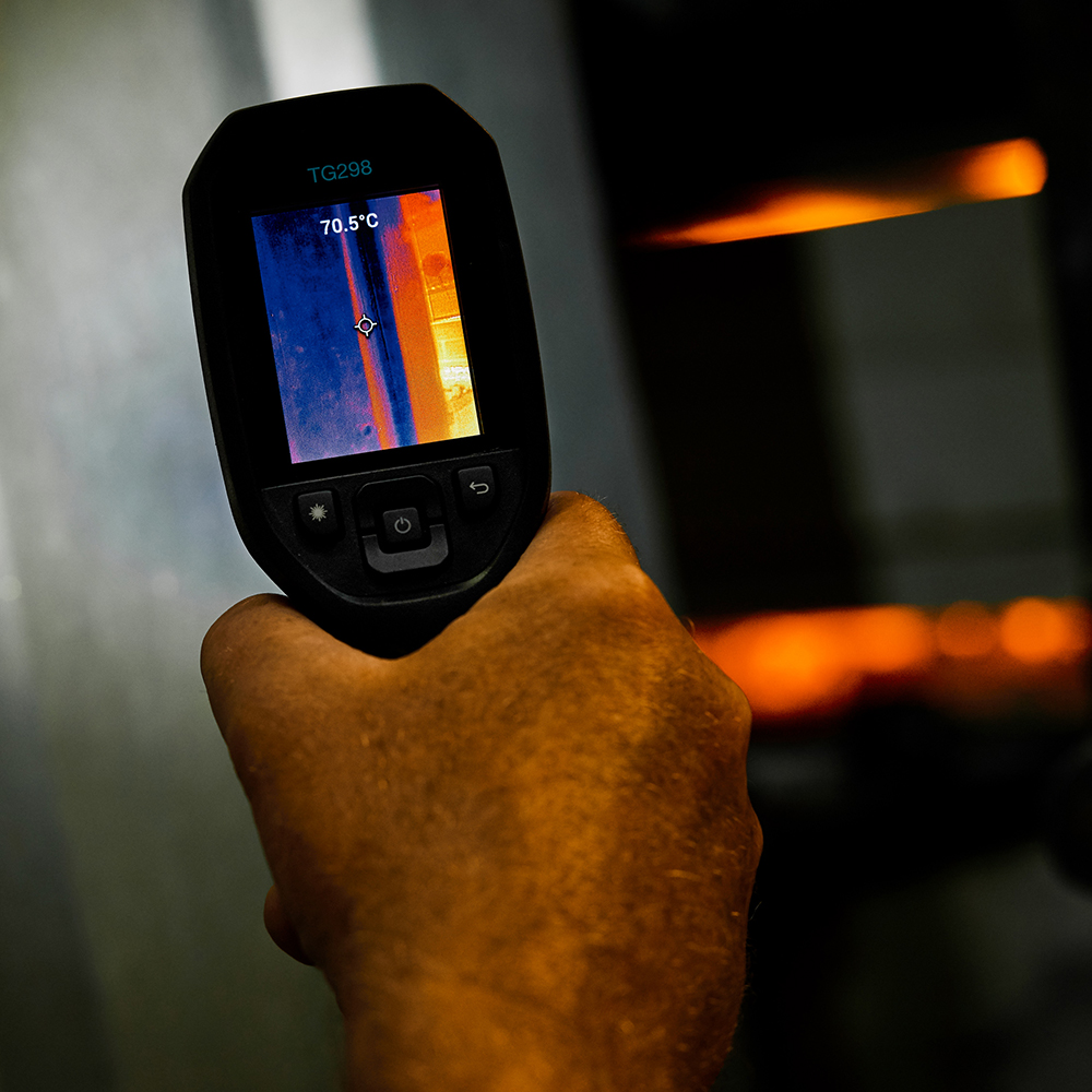 FLIR TG298 กล้องถ่ายภาพความร้อนอุตสาหกรรม High Temperature Spot Thermal Camera (IR Resolution 160 × 120 pixels)
FLIR TG298 กล้องถ่ายภาพความร้อนอุตสาหกรรม High Temperature Spot Thermal Camera (IR Resolution 160 × 120 pixels)
