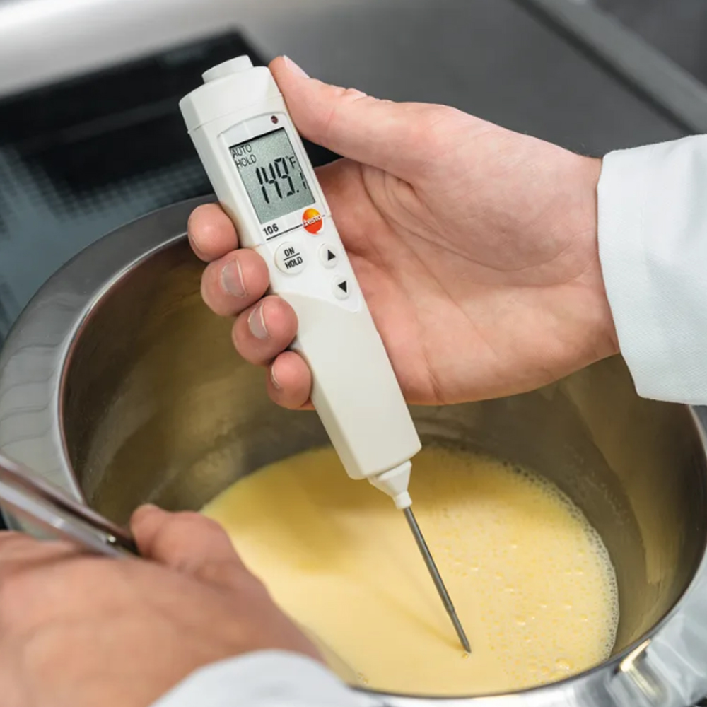 Testo 106 เครื่องวัดอุณหภูมิแกนกลางอาหารแบบรวดเร็ว มาตรฐาน HACCP พร้อมปลอกกันน้ำ IP67 Testo 106 เครื่องวัดอุณหภูมิแกนกลางอาหารแบบรวดเร็ว มาตรฐาน HACCP พร้อมปลอกกันน้ำ IP67