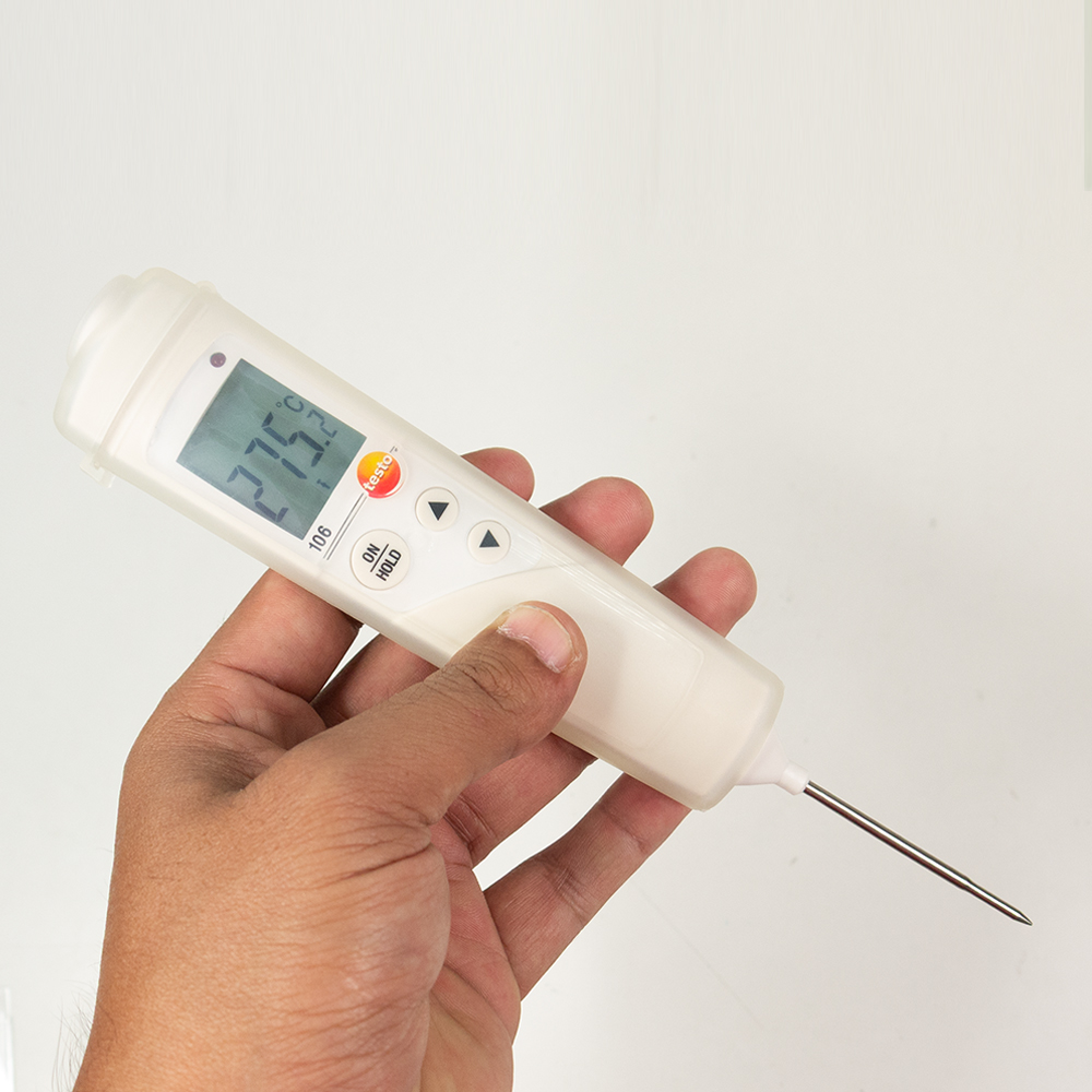 Testo 106 เครื่องวัดอุณหภูมิแกนกลางอาหารแบบรวดเร็ว มาตรฐาน HACCP พร้อมปลอกกันน้ำ IP67 Testo 106 เครื่องวัดอุณหภูมิแกนกลางอาหารแบบรวดเร็ว มาตรฐาน HACCP พร้อมปลอกกันน้ำ IP67