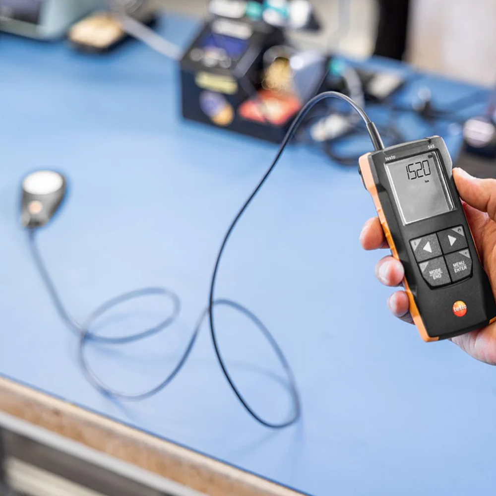 Testo 545 เครื่องวัดความสว่าง Lux Meter พร้อมเชื่อมต่อแอปและระบบแจ้งเตือน 