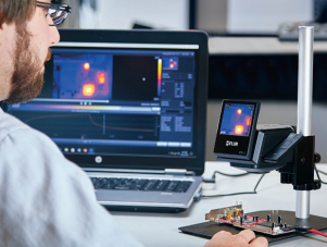 Connect over USB a computer to analyze data in FLIR Tools+