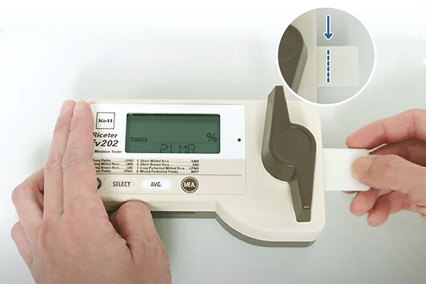 STEP3 : ใส่ถาดตัวอย่างเข้าในตัวเครื่อง จนกระทั่งถึงแนวขีดที่กำหนด STEP3 : ใส่ถาดตัวอย่างเข้าในตัวเครื่อง จนกระทั่งถึงแนวขีดที่กำหนด