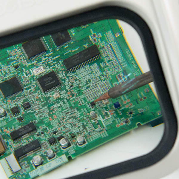 ภาพแสดงการใช้งานโคมไฟแว่นขยาย