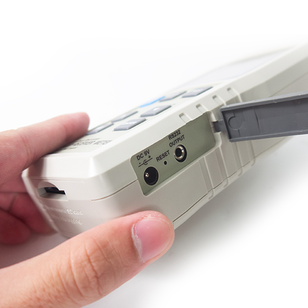 HR-3023SD ช่องสำหรับเสียบ Adapter และ RS232 Output HR-3023SD ช่องสำหรับเสียบ Adapter และ RS232 Output